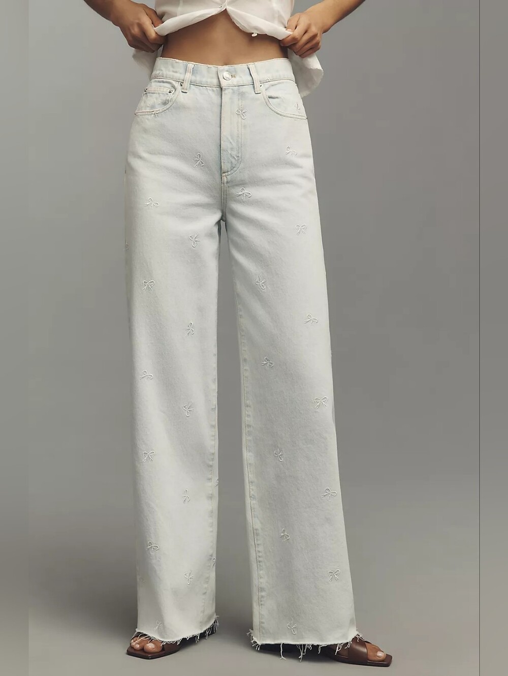 Le Jean High Rise Wide Leg Bow Embroidered Jeans Light Wash Size 26